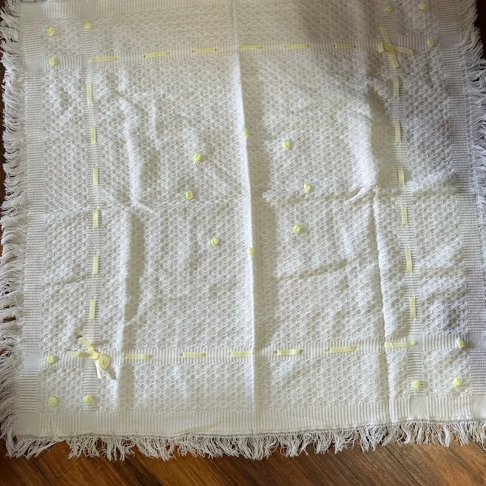 Vintage Half Moon Knit Acrylic Baby Blanket‎ White Yellow Ribbon Yellow Roses